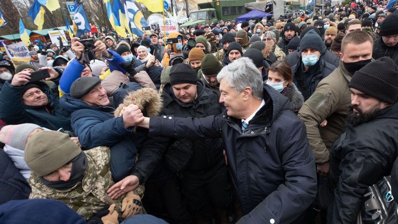 Zelenski impune sancțiuni împotriva fostului președinte Petro Poroșenko