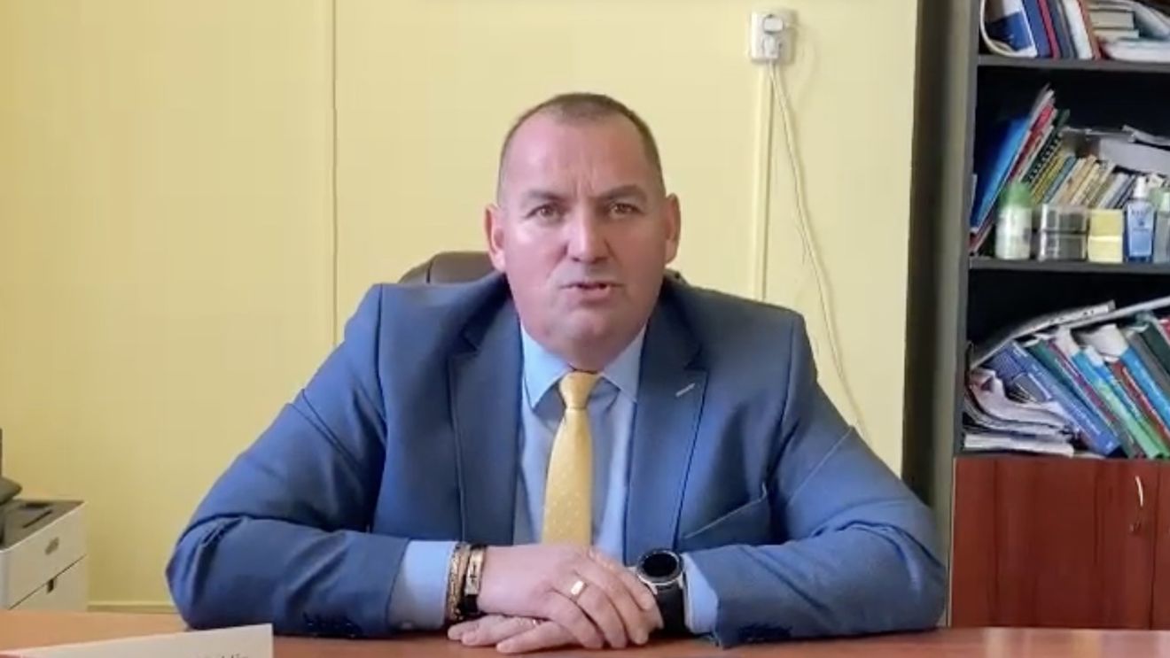 USR avertizează că primarul PNL din Dumbrăvița s-ar afla la secția de vot, recurgând la amenințări pentru a împiedica referendumul care prevede demitere sa din funcție