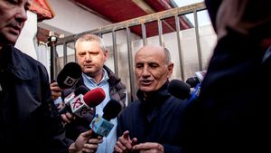 DOCUMENT George Copos a fost trimis în judecată pentru instigare la abuz în serviciu. Fostul patron al echipei Rapid e acuzat că a fost propus pentru eliberarea din închisoare în baza unei lucrări plagiate
