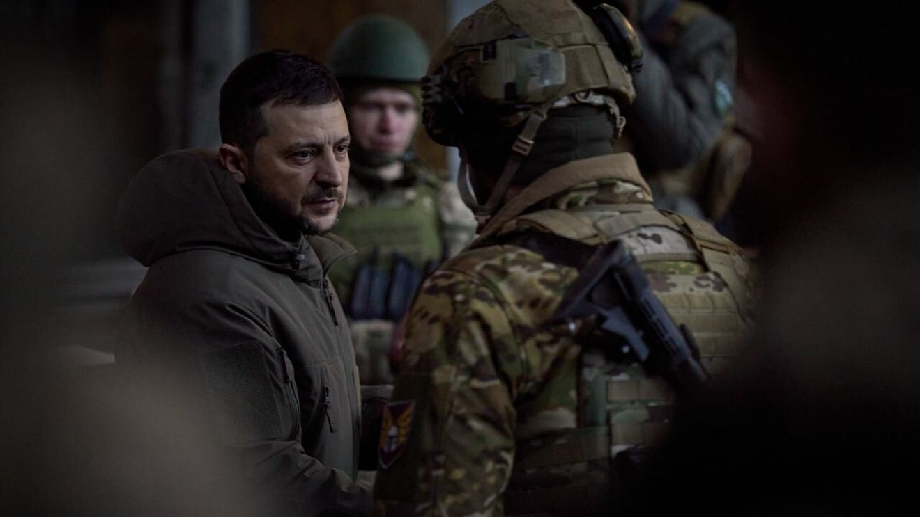 Zelenski şi comandanţii armatei ucrainene au decis continuarea rezistenţei la Bahmut / Forțele ruse atacă pe mai multe direcţii