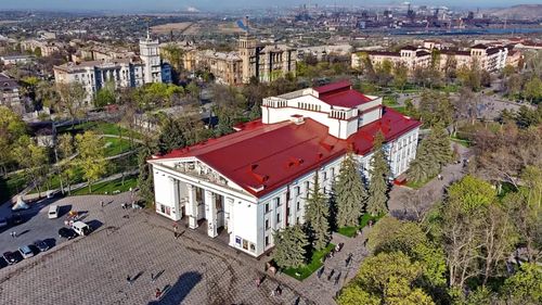 Aproximativ 300 de persoane ar fi fost ucise în bombardamentele ruse asupra teatrului din Mariupol, de pe 16 martie, anunţă primăria orașului