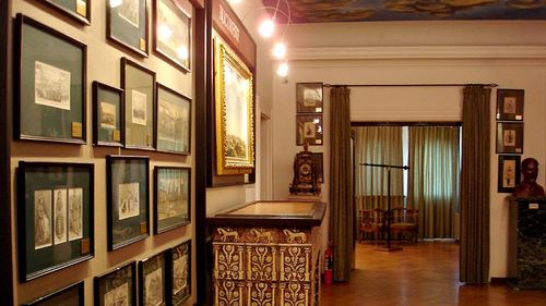 Muzeul Hărţilor şi Cărţii Vechi, găzduit într-o vilă interbelică în stil mediteraneean cu influenţe gotic - hispanice, va fi consolidat, restaurat şi extins