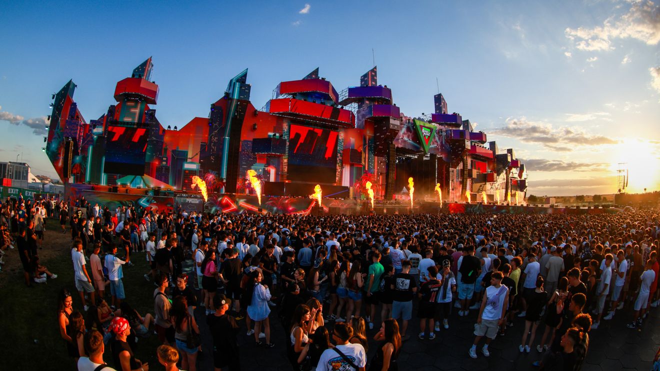 IICCMER, după ce mai mulţi adolescenţi au strigat "Ceauşescu" la festivalul Beach, Please!: "Un gest profund îngrijorător"
