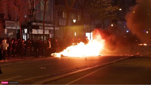 UPDATE VIDEO Proteste violente în centrul Parisului, după atacul soldat cu trei morți la un centrul cultural kurd: Manifestanții au incendiat tomberoane. Poliția folosește gaze lacrimogene