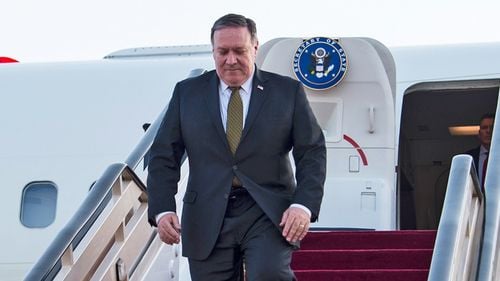 Guvernul american caută o sticlă de whisky de 5.800 de dolari oferită de Japonia fostului secretar de stat Mike Pompeo