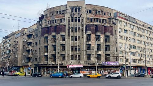 Impozit de șase ori mai mare pentru ruina Hotelului Dunărea, de la Gara de Nord