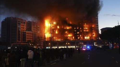 Doi cetățeni români au murit în incendiul de la blocul din Valencia, a anunțat Ministerul Afacerilor Externe