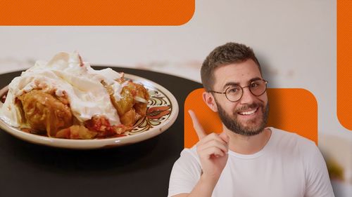 VIDEO / Micii, sarmalele și brânza cu smântână și mămăligă, vedetă pe YouTube-ul francez/ Au fost prezentate de vloggerul de origine română Cyprien, unul dintre cei mai urmăriți din Franța