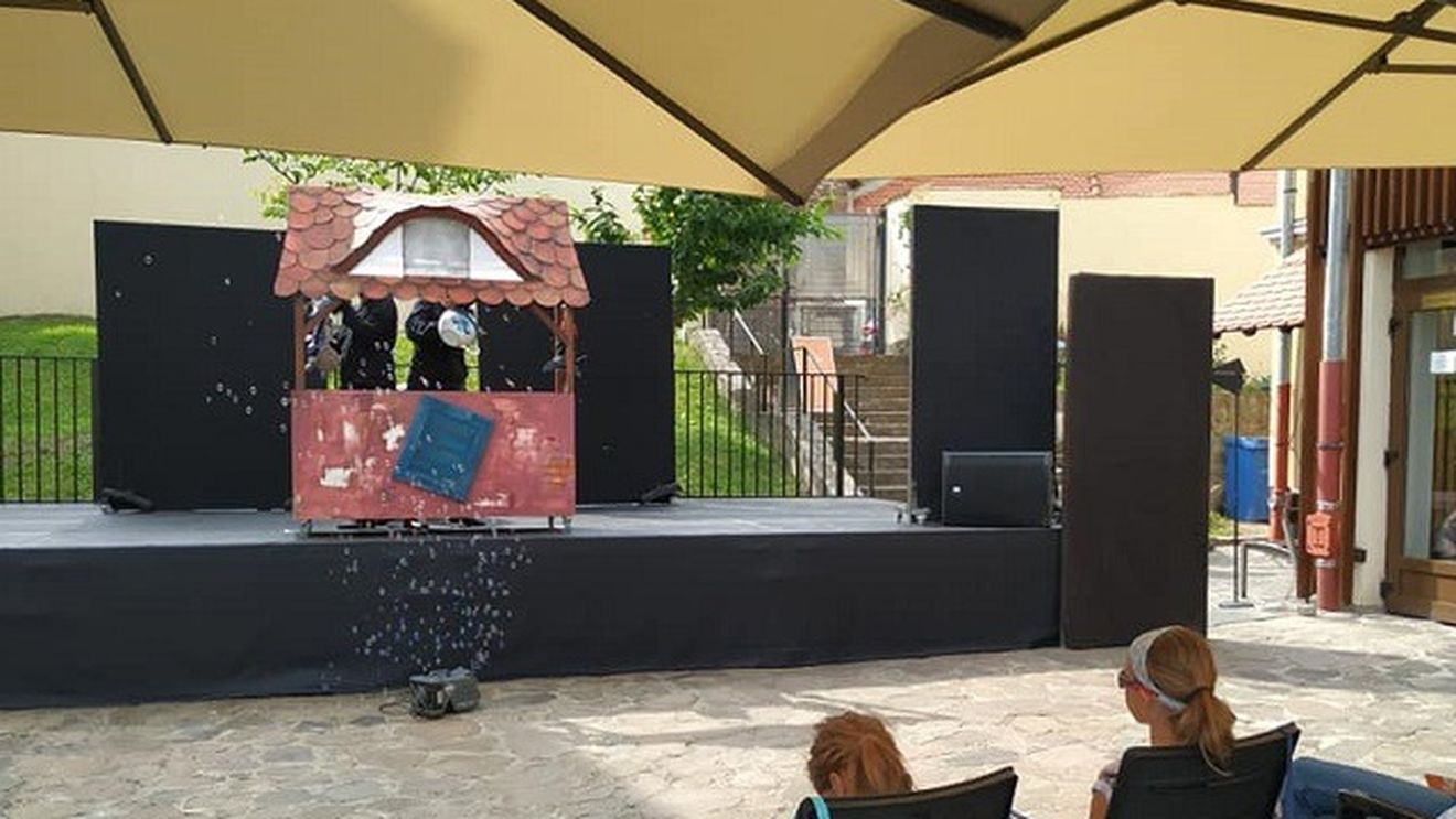Premieră în pandemie la Sibiu: spectacolele de teatru la care participă o singură familie se bucură de mult succes