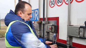 Autoritatea Vamală: Sistemul RO e-Sigiliu va fi implementat cel mai devreme peste 6 luni / Este un dispozitiv inteligent care înregistrează şi transmite informaţii de stare şi poziţie / Se va aplica doar pentru transporturile de risc