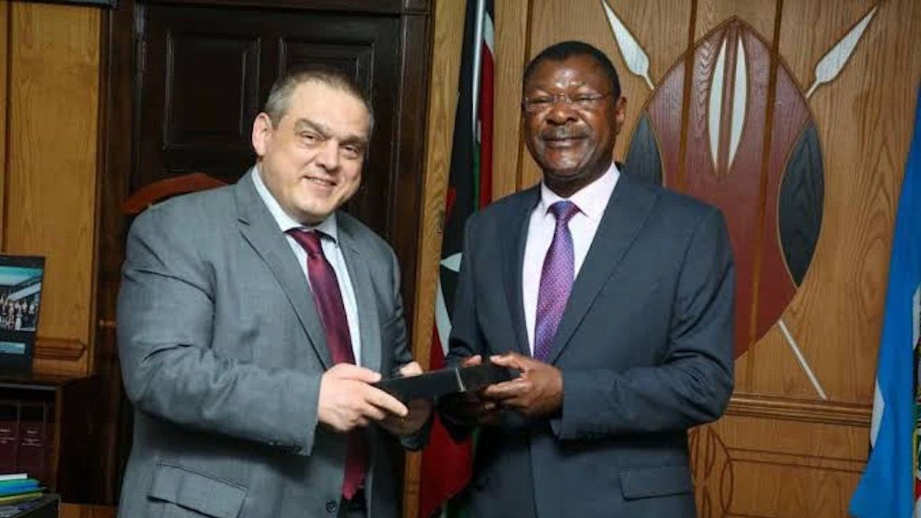 Iohannis a semnat decretul de rechemare al lui Dragoș Țigău, ambasadorul României în Kenya, Burundi, Uganda, Rwanda şi Tanzania / A fost acuzat de un grup de diplomați africani că i-ar fi asociat cu maimuțele într-o reuniune diplomatică