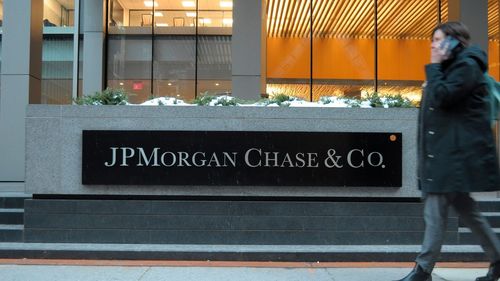 JPMorgan: Victoria în alegeri a lui Nicuşor Dan reduce riscul politic / Banca de pe Wall Street se aşteaptă acum la o „devalorizare moderată” a leului