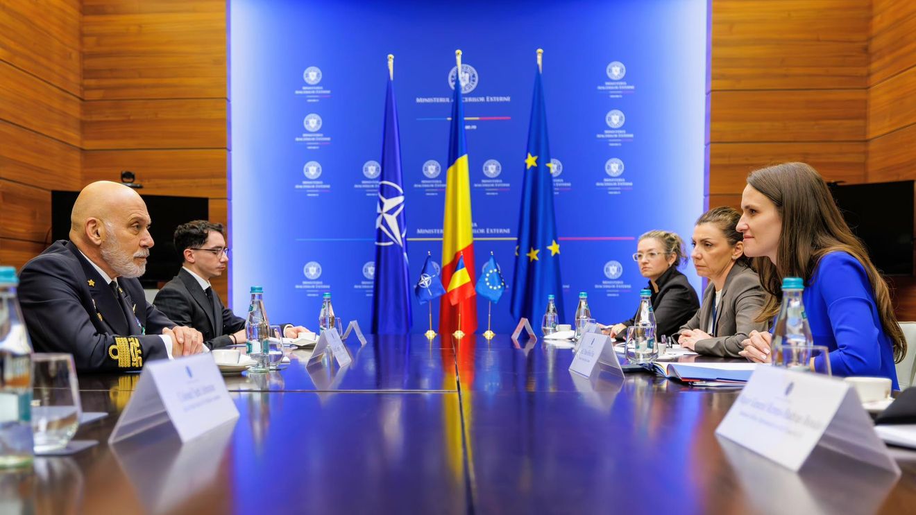 Oana Ţoiu şi şeful Comitetului Militar NATO, discuții la Bucureşti despre securitatea Mării Negre şi ameninţările cu drone