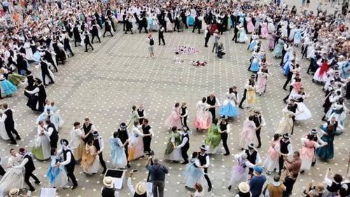 FOTO German-Fest aduce în Piața Libertății din Timișoara concerte, dansuri, parada costumelor populare și un târg gastronomic cu mâncare tradițională