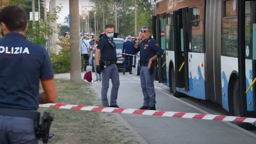 Italia: Un refugiat somalez a înjunghiat cinci persoane în orașul Rimini, inclusiv un copil care se află în stare gravă