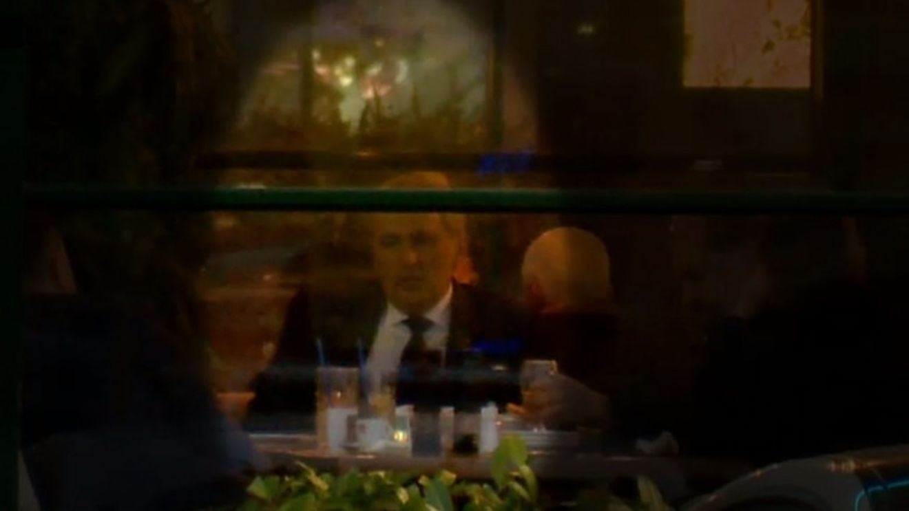 Digi24: Marcel Vela a fost surprins la o terasă unde nu se respectă regulile, în ziua când Bucureștiul a depășit incidența de 6 la mie/ Vela: Terasa nu avea acoperiș, am respectat distanța de 2 metri