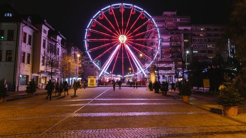VIDEO Iașul cheltuie aproape 1 milion de lei pentru sărbătorile de iarnă: Roată panoramică și carusel pe pietonalul Ștefan cel Mare, 800 de brazi în ghivece și iluminat festiv
