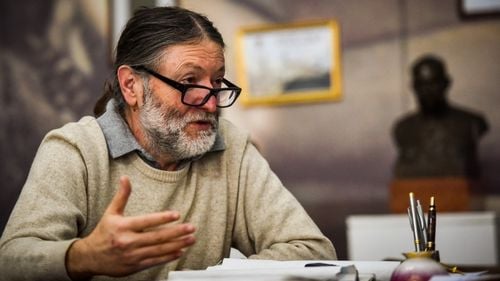 Fostul director al Muzeului Brukenthal și cel mai nou cetățean de onoare al Sibiului a plagiat / Cartea lui Sabin Luca va fi retrasă din bibliotecile din țară și străinătate
