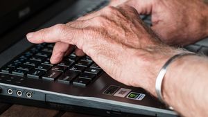 ISMB: 156 de profesori cu vârste peste 65 de ani vor preda în şcolile din Bucureşti în anul şcolar 2020-2021, cei mai mulţi sunt de Matematică şi Română