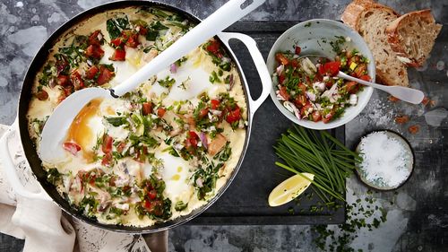 Rețetă de ouă la tigaie cu somon roz sălbatic de Alaska