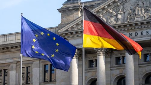 Germania demolează turnurile de răcire ale Centralei Nucleare de la Gundremmingen, în cadrul abandonării energiei nucleare. Desfiinţarea urmează să se încheie în 2040