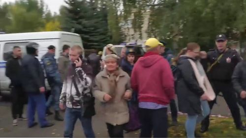 UPDATE VIDEO 15 morți, dintre care 11 copii, la o școală din Rusia, după ce un bărbat înarmat a deschis focul / Atacatorul s-a sinucis în urma incidentului / El purta o cagulă și un tricou cu o svastică