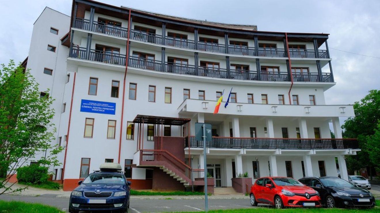 Singurul cămin de bătrâni al municipalităţii din Braşov nu mai primeşte beneficiari, deși mai are 40 de locuri libere / Nu sunt suficienți îngrijitori / „Au salariul minim pe economie„