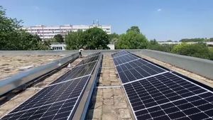 Prosumatorii care își cumpără și baterii de stocare se înmulțesc pe zi ce trece. Investiția medie e de 20.000 de lei