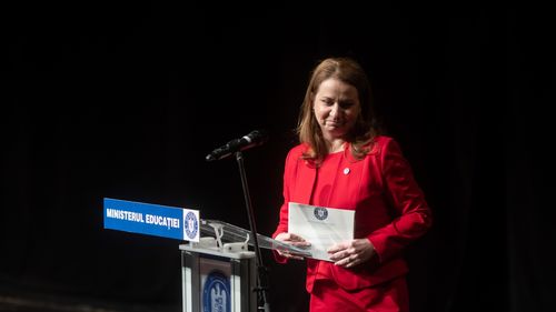 Deca: Pentru a scădea rata abandonului şcolar, trebuie să investim toate resursele pe care le avem la dispoziţie