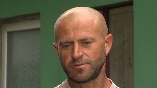 Tatăl Alexandrei Măceșanu afirmă că polițiștii l-au trimis acasă după ce aflaseră adresa la care era fiica sa: ”Mi-au spus să mă duc acasă să fac un duș și să vin dimineață”