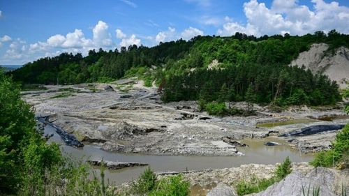 Salinitatea în Târnava Mică a crescut îngrijorător, după lucrările de deviere a pârâului Corund / 16 localități pot rămâne fără apă potabilă / Președintele CJ Harghita cere demiterea șefilor de la Salrom și Apele Române