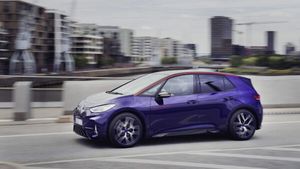 FOTO Volkswagen lansează o ediție specială a modelului electric ID.3 GTX / Ediția FIRE+ICE este limitată la 1990 de exemplare