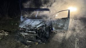 UPDATE Preotul Ciprian Mega, acuzat că este calul troian al Rusiei în BOR, a fost reținut / Este suspectat că și-a incendiat singur mașina / Cinci percheziții efecuate luni dimineața de polițiștii bihoreni