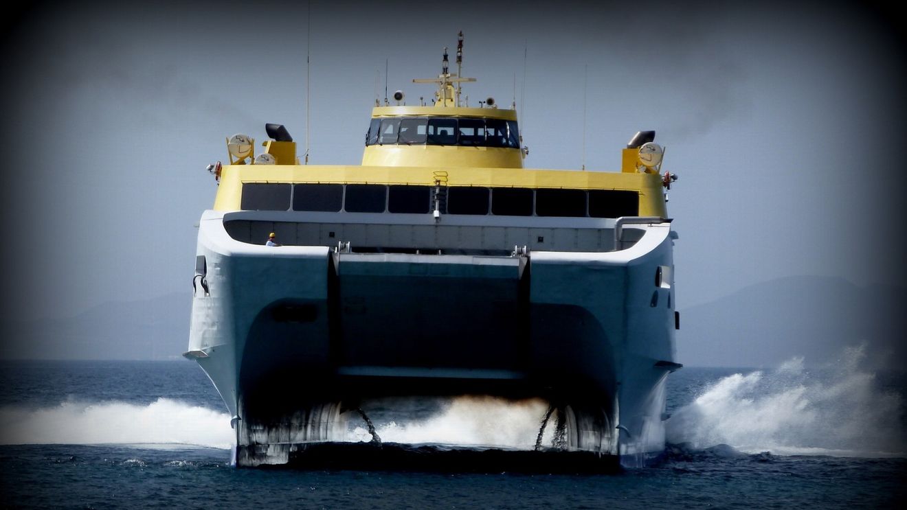 Primul catamaran electric bulgar intră în testare pe Dunăre / Ambarcațiunea ar urma să transporte pasageri de la Silistra la Călăraşi