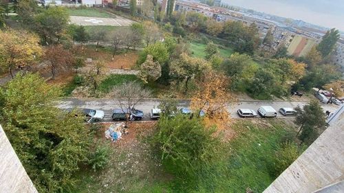 Imagini sinistre: Coadă de dricuri la morga Spitalului Județean de Urgență Craiova/ Purtător de cuvânt: Marți și miercuri au fost multe decese. Fotografia a fost făcută marți. Astăzi nu mai sunt