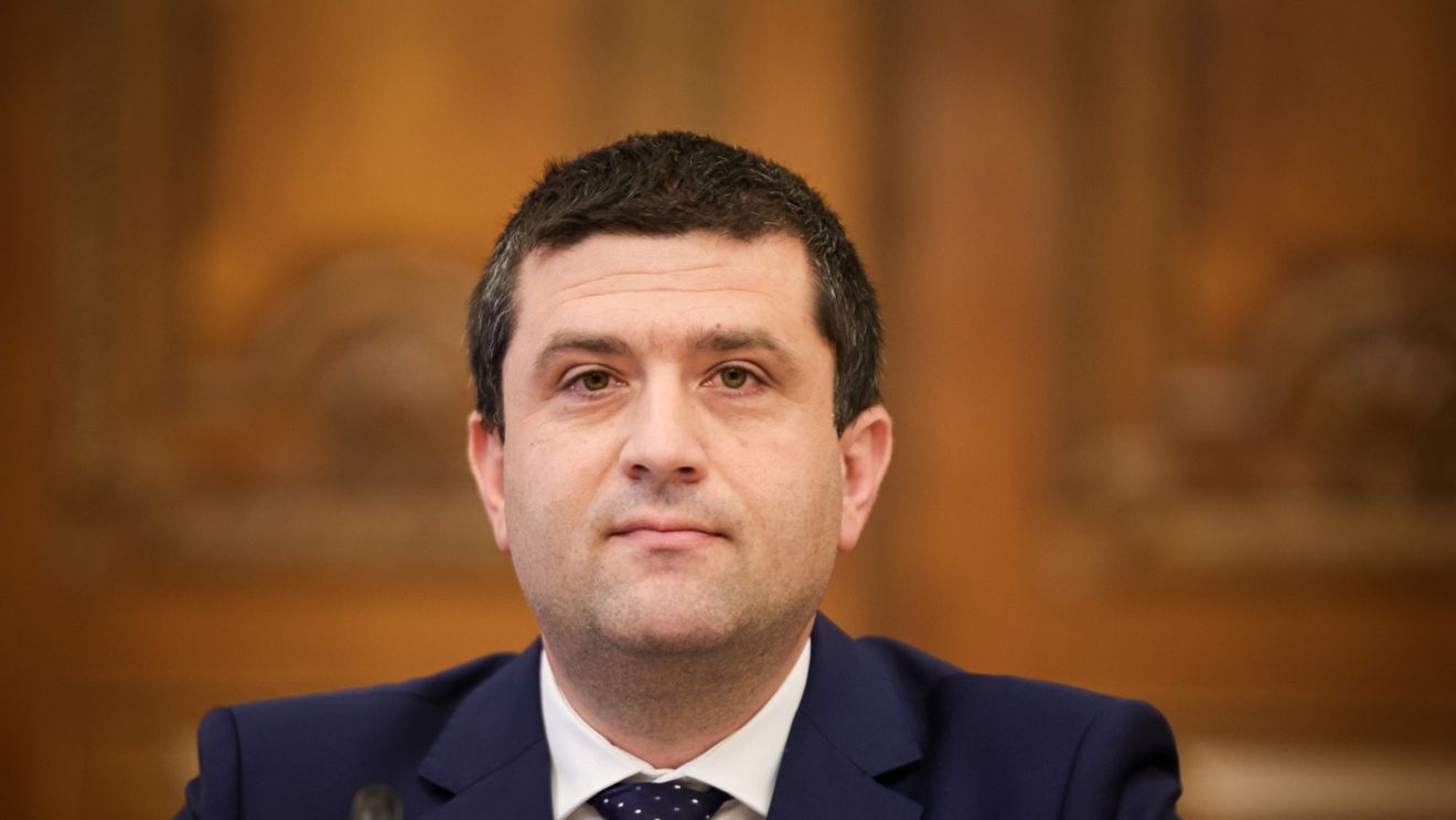 Radu Miruţă: Directorul Incertrans, pe care de o săptămână îl dau exemplu cu un salariu de 53.910 lei, tocmai mi-a comunicat că şi-a redus din proprie iniţiativă salariul la 14.000 lei / Un gest de bun-simţ