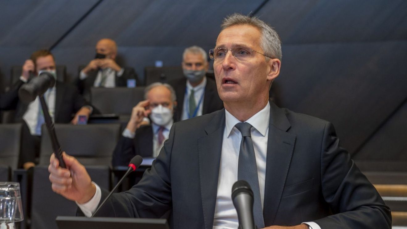 Jens Stoltenberg, alarmat de anunțul lui Putin privind punerea în alertă a arsenalului nuclear: „Comportament iresponsabil”