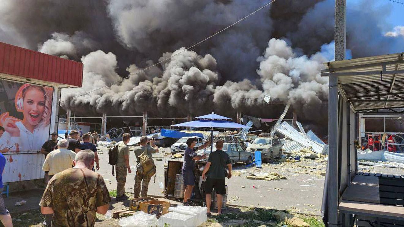 VIDEO UPDATE Rusia a bombardat un supermarket din regiunea ucraineană Donețk: Cel puțin 10 morți și 35 răniți