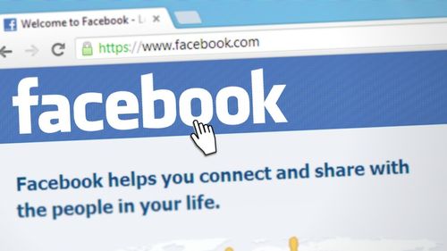 Facebook închide grupurile coordonate de utilizatori reali, dar care au activităţi dăunătoare