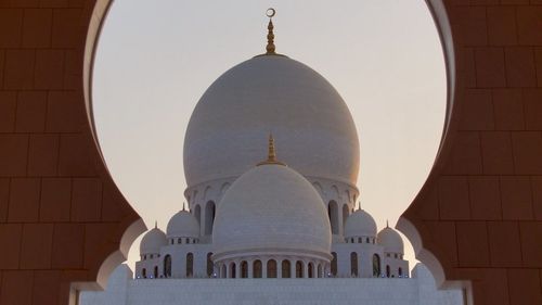 Ţări musulmane critică arderea Coranului în Suedia, ţară care condamnă la rândul său ''provocările islamofobe''