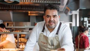 FOTO | Un chef cu stea Michelin a gătit la București. Cum a fost meniul semnat de Roy Cáceres