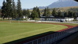 Primăria Zărnești (Brașov) și-a făcut centru sportiv / Accesul la sala de fitness costă 25 de lei pentru 2 ore / Închirierea terenului de fotbal se face cu o mie de lei pe oră