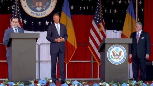 Klaus Iohannis și Ludovic Orban, împreună la recepția de Ziua Americii. Orban: Este o premieră a ultimilor ani ca președintele și prim-ministrul să fie împreună/ Iohannis: România are un singur răspuns la tenativele unor actori internaționali de a eroda comunitatea transatlantică - solidaritatea cu SUA