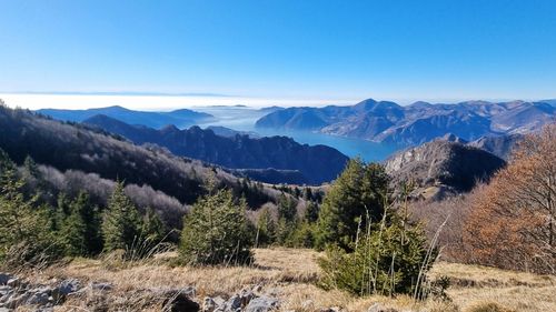 Cod roşu de vânt cu rafale de peste 140 de kilometri la oră, timp de trei ore, la mare altitudine în două județe