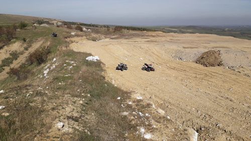 Cluj: Un bărbat a căzut cu ATV-ul într-o carieră de piatră de pe raza localității Cheia / Acesta a fost preluat cu elicopterul SMURD