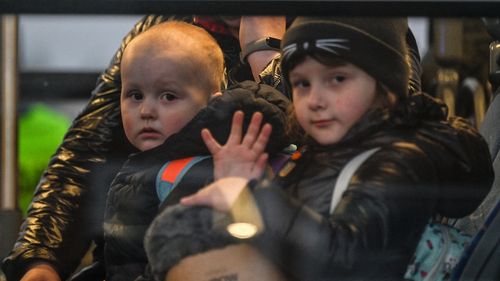 Miniştrii de Externe din UE vor adopta sancţiuni legate de deportările de copii ucraineni de către Rusia / Ucraina susţine că aproape 20.000 de copii au fost trimişi ilegal în Rusia şi Belarus