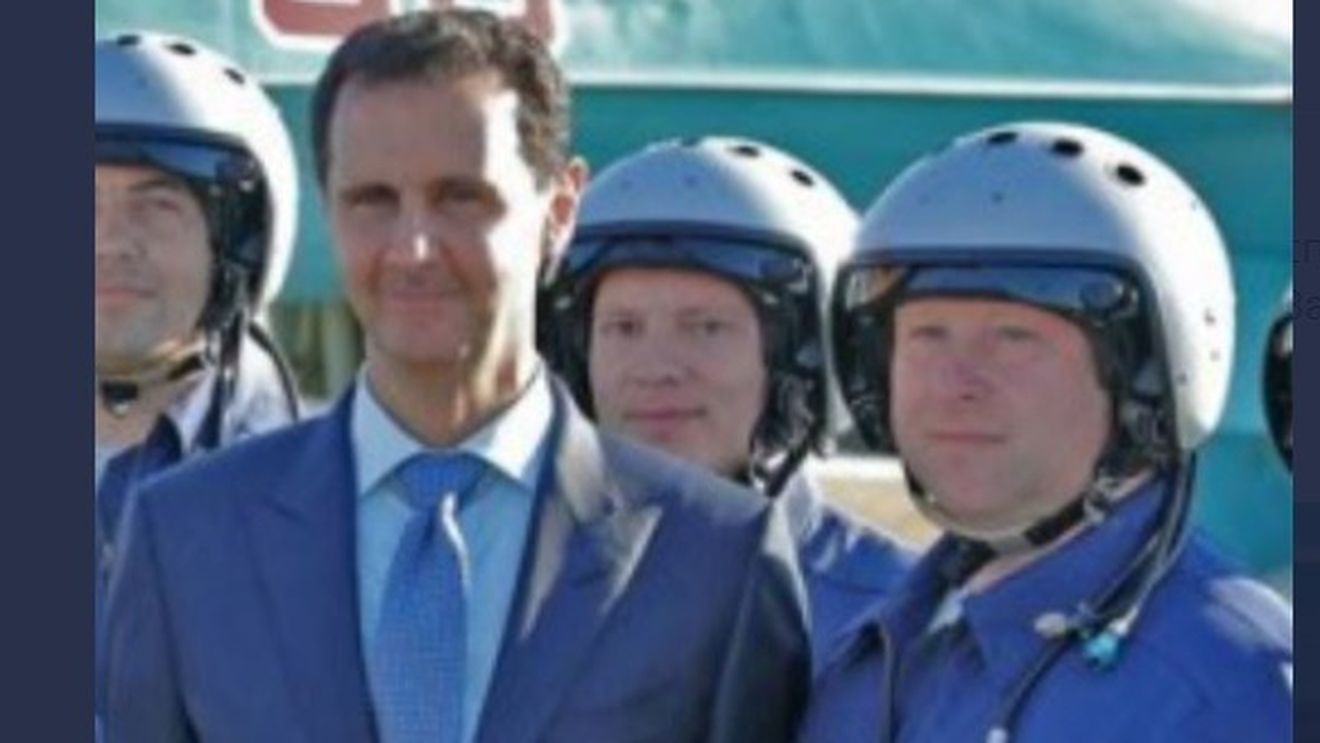 VIDEO Un avion rusesc a fost doborât la Chernihiv/ Pilotul, capturat de ucraineni, a luptat în Siria și apare în poze alături de dictatorul Bashar Al-Assad