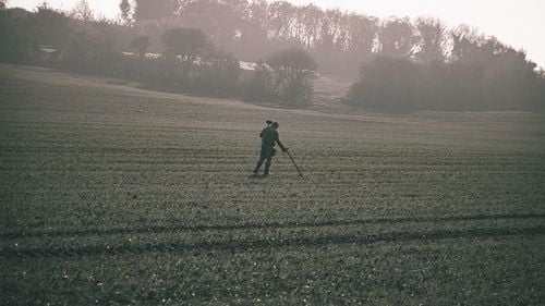 Un pasionat de istorie a descoperit cu detectorul de metale în Prahova un tezaur din secolul XI