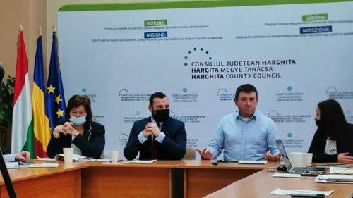 Şeful secţiei de Oftalmologie a Spitalului Judeţean din Miercurea-Ciuc şi asistenta-şefă a secţiei au fost revocaţi din funcţie, după ce 14 pacienţi au dezvoltat o inflamaţie a globului ocular