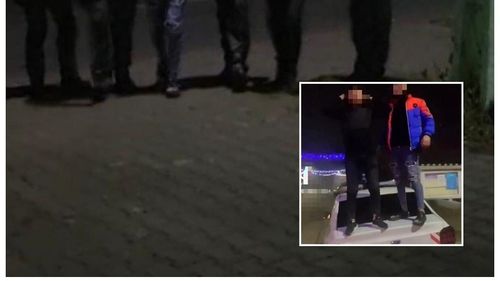 Doi adolescenți, luați de mascați și acuzați de distrugere. Au urcat pe Tik-Tok un clip cu ei urcați pe o mașină de poliție / UPDATE Cei doi au fost reținuți